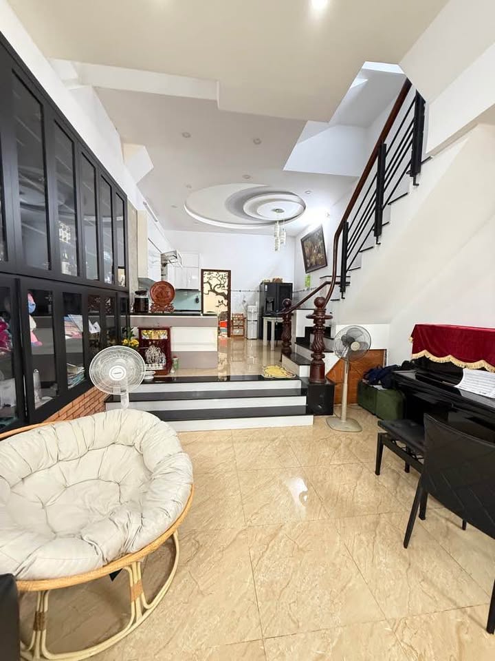 Nhà 4 tầng Nguyễn Hữu Thọ, Quận 7 ngay trường học, 5 phòng ngủ, sổ hồng riêng