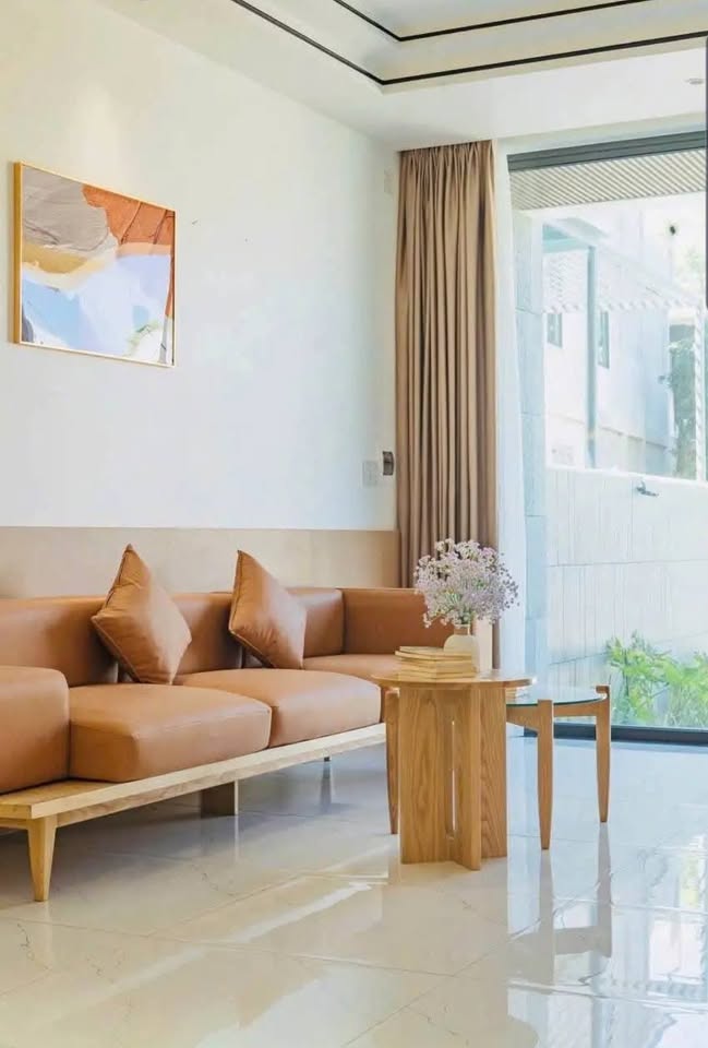 Nhà 2 tầng kiệt ô tô 101,6m² hướng Đông Bắc, gần trung tâm thành phố