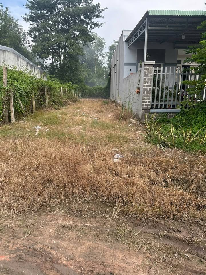 Mảnh đất vuông vắn, sổ sẵn, chờ chủ mới