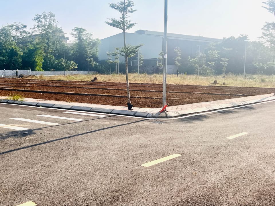 Đất Vĩnh Yên - Ngay ngã tư Vai Réo, 100m², đường 2 ô tô tránh