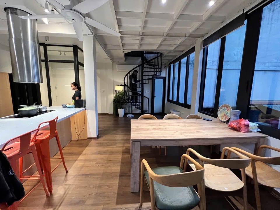 Bán nhà phố cổ Hoàn Kiếm 5 tầng mới đẹp long lanh, nội thất đẳng cấp 5 sao