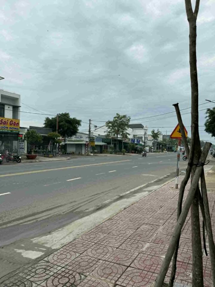 Nhà mặt tiền Nguyễn Văn Linh - nơi kinh doanh sầm uất