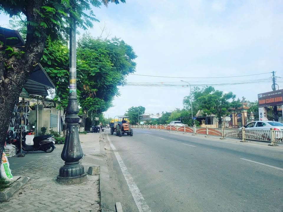 Nhà mặt tiền Nguyễn Tất Thành, Huế kinh doanh bét nhè, giá hời