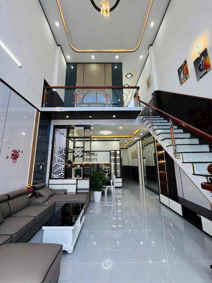 Nhà 1 trệt 1 lầu hiện đại, 3 phòng ngủ, hướng Bắc, đường 12m, Trảng Bom, Đồng Nai