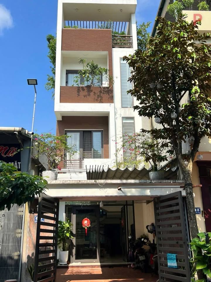 Nhà 4 tầng lệch đẹp, hậu to rộng 145m2, cơ hội an cư lý tưởng