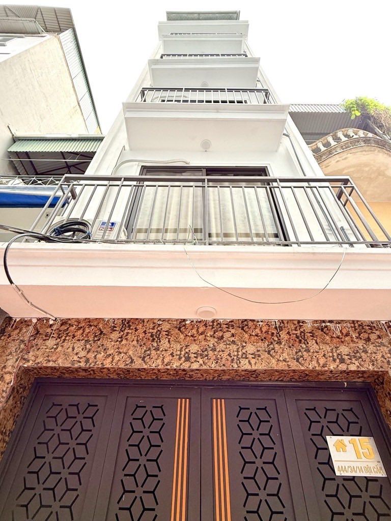 Khu nhà Đội Cấn, Ba Đình 6 tầng thang máy, 11 phòng cho thuê, doanh thu ổn định