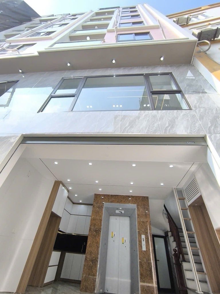 Nhà Cổ Linh 7 tầng thang máy, ngõ thông ô tô đổ cửa về ở ngay