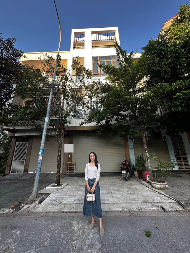 Nhà 4 tầng 90m2, mặt tiền 5m, 4 phòng ngủ khép kín