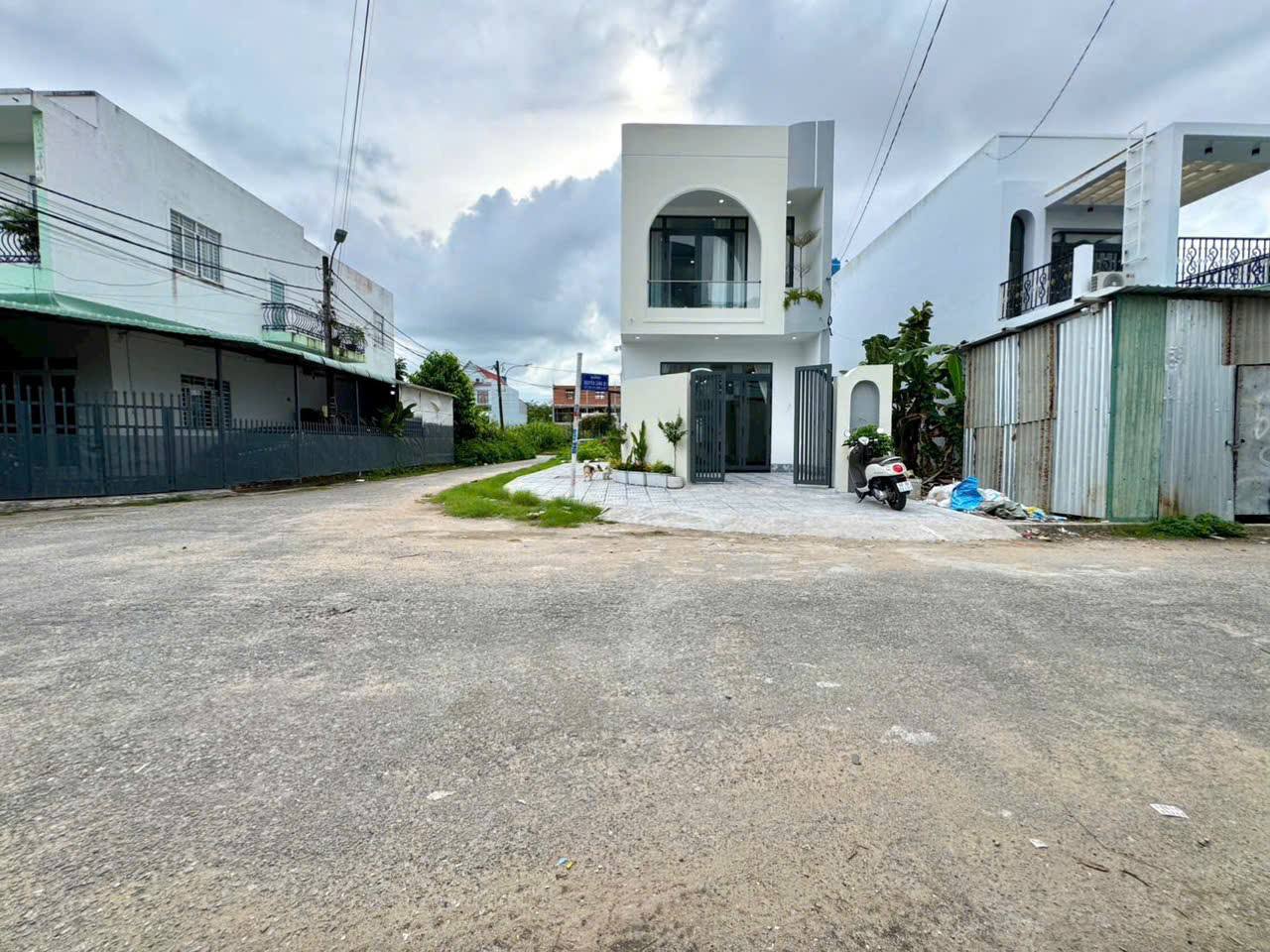 Nhà lô góc kinh doanh đắc địa, hoàn thiện đẹp mắt tại Rạch Giá