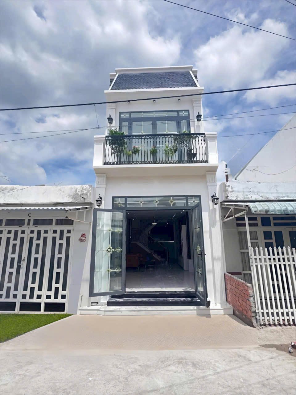 Nhà mặt tiền Nam Cao, Rạch Giá 2,45 tỷ, sổ hồng riêng, tặng nội thất sang trọng