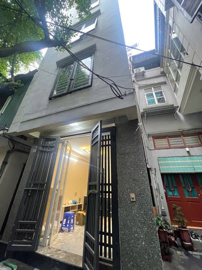 Nhà 27m2 Trương Định 3 bước ra ô tô, 3 gác phi ầm ầm, giá 4.1 tỷ