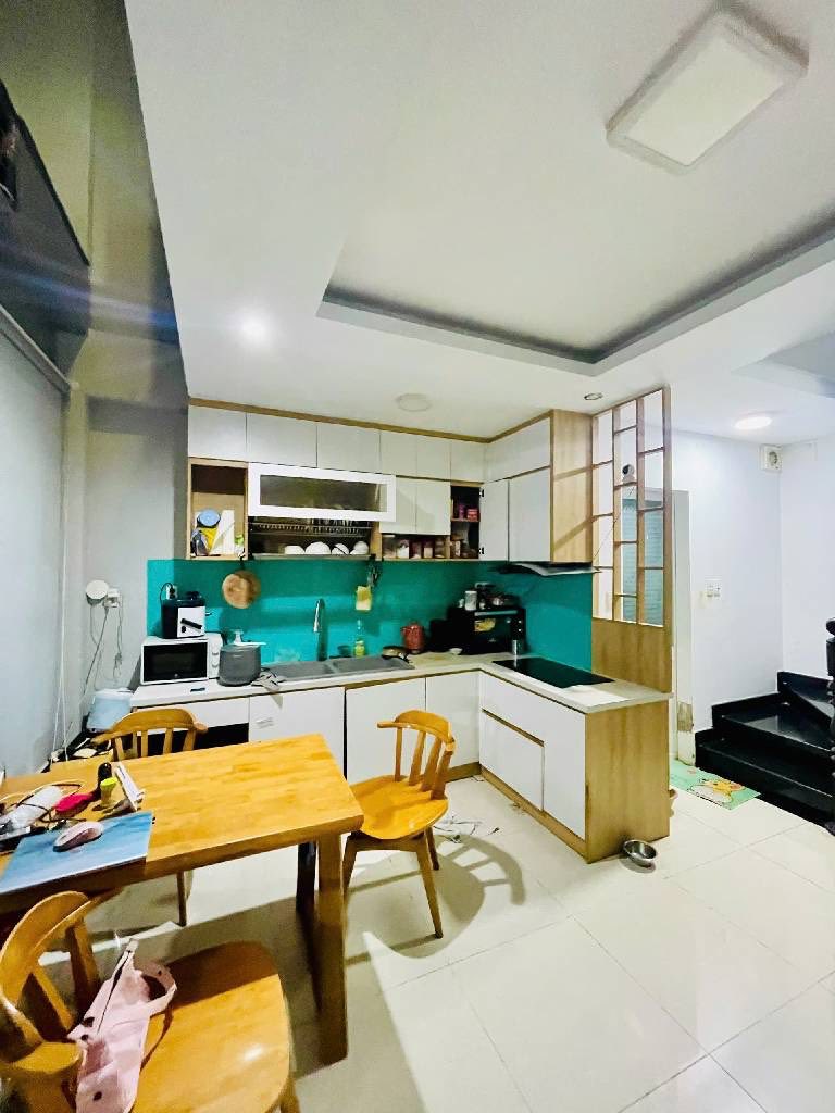 Nhà 5 tầng trung tâm Quận 3, gần Lê Văn Sỹ