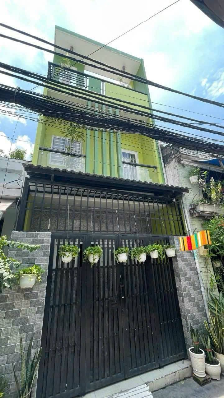 Nhà 4 tỷ 980 triệu, 3 lầu, ngay chợ Rạch Ông, quận 8, sổ hồng riêng