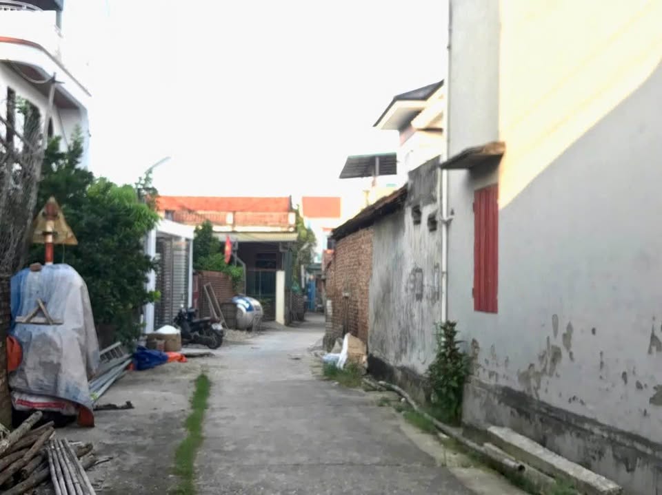 Bán gấp 60m2 Hồng Hà, ngõ ô tô, view cầu khủng, giá hời