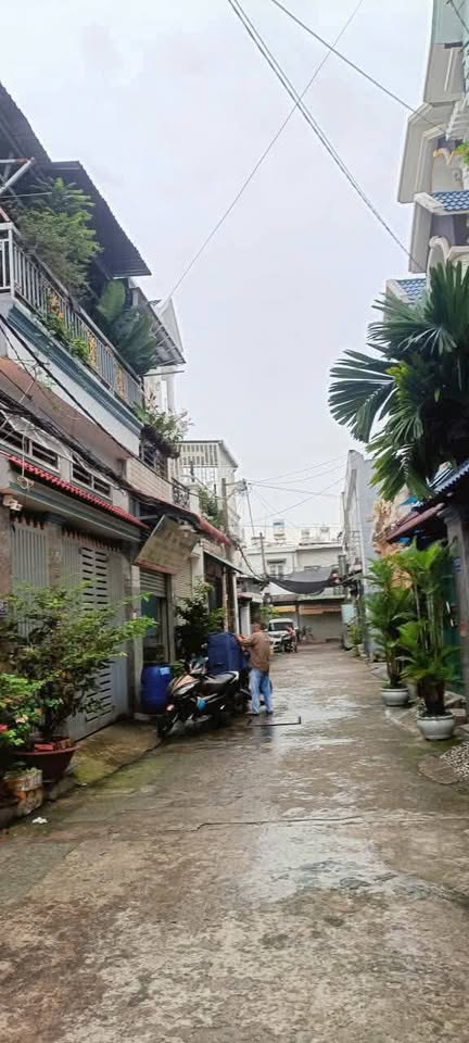 Nhà hẻm xe hơi 2 tầng nở hậu 68m2, gần Gò Vấp - Chỉ hơn 3 tỷ