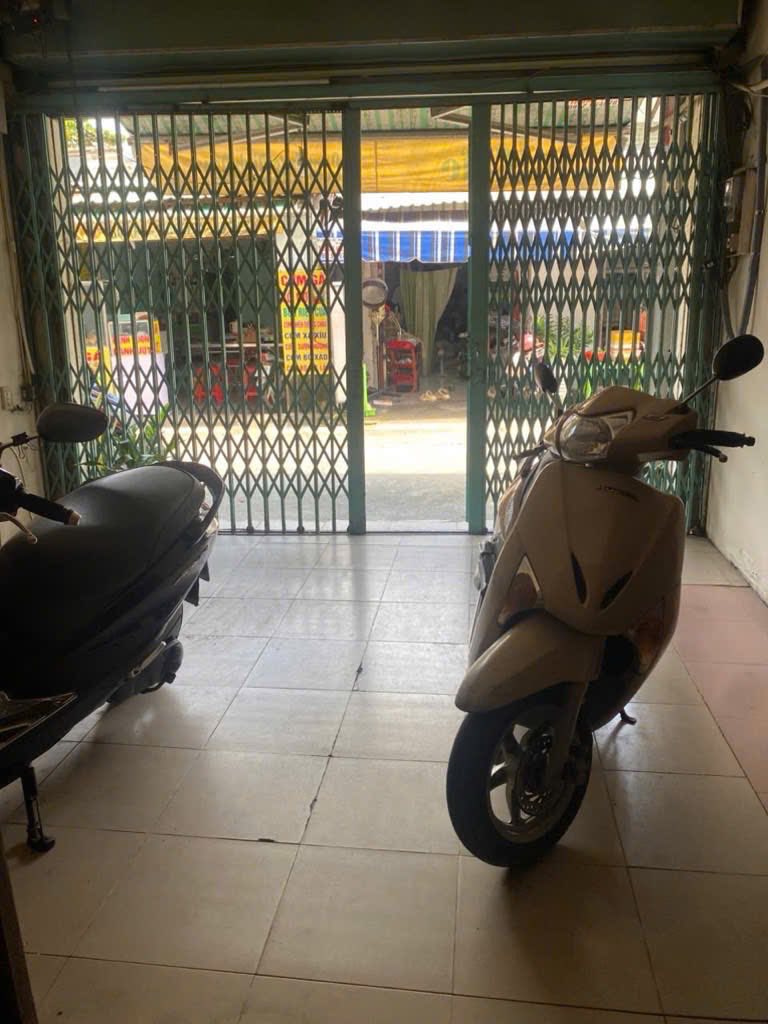 Nhà 3 tầng trung tâm Quận 7, ngang 4m, 4 phòng , 30 triệu/tháng, 10 tỷ