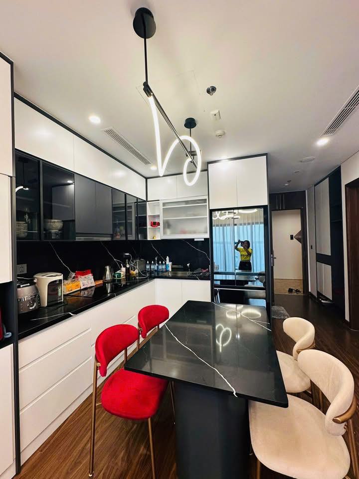 Căn hộ 2 phòng ngủ full nội thất, view đẹp, tặng kèm gym bể bơi 4 mùa, chỉ 14 triệu/tháng