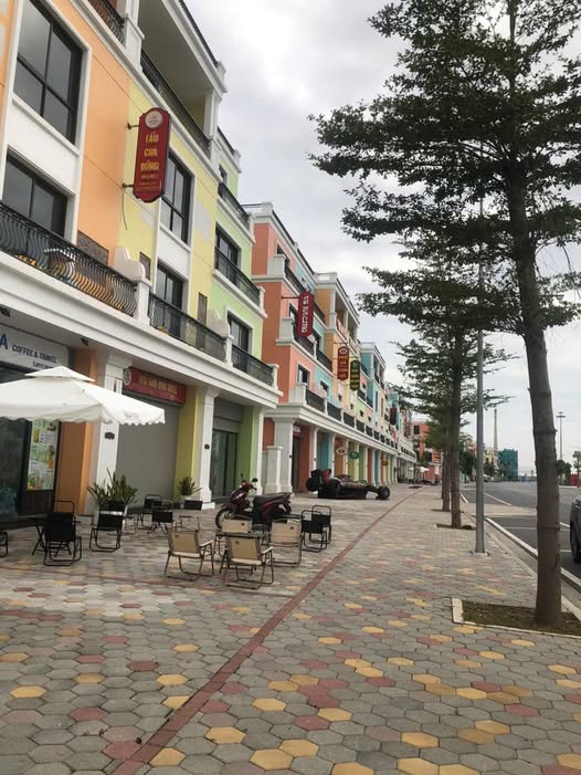 Shophouse 2 mặt tiền xịn sò, gần quảng trường Vũ Yên, giá iu thương