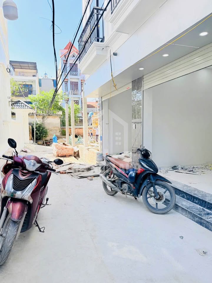 Nhà Hoài Đức 40m2, 4 tầng, ô tô vào nhà giá hời 5 tỷ