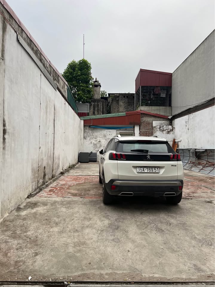 Đất 64,5m2 Nguyễn Công Trứ, ô tô vào tận nơi, giá nhỉnh 2 tỷ