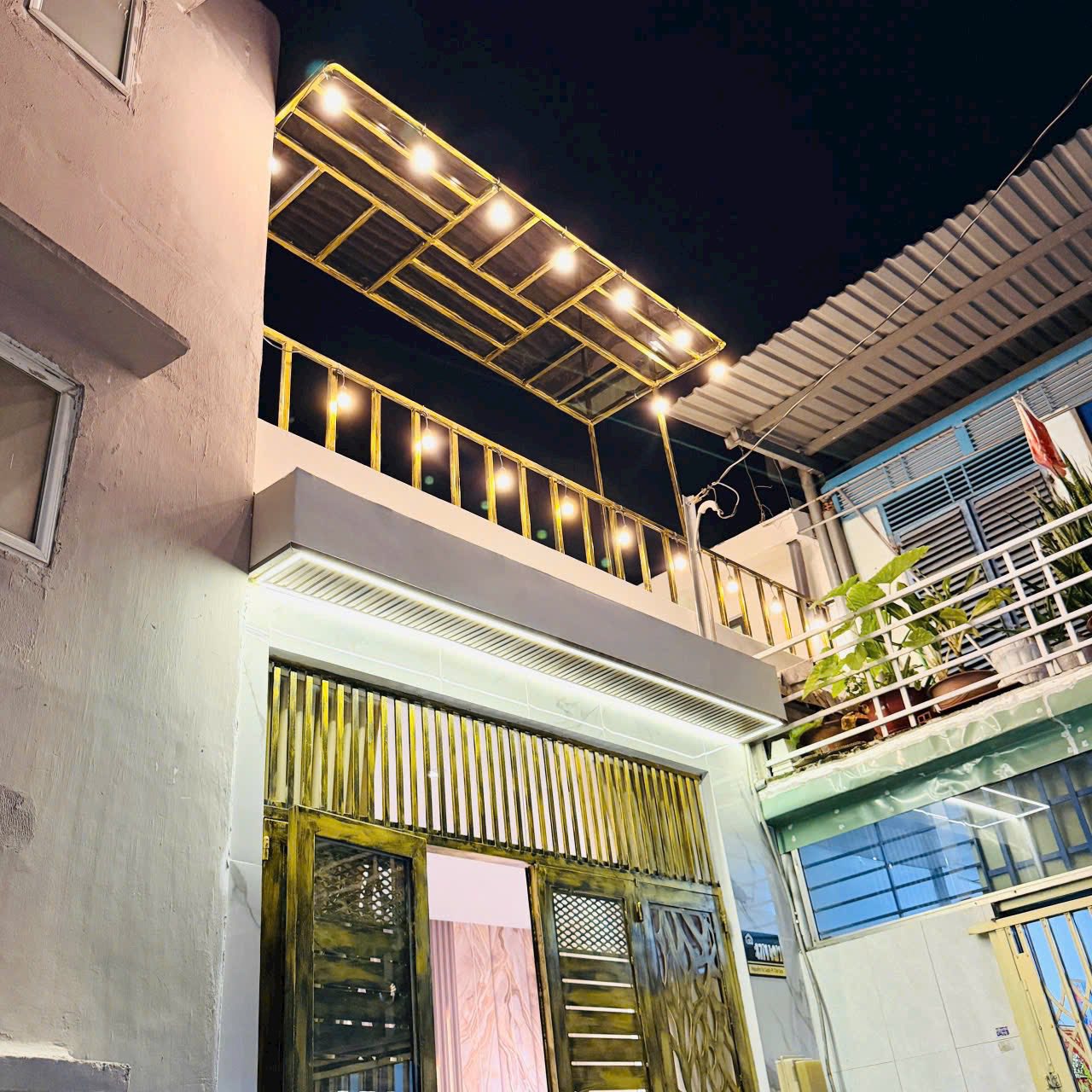 Nhà Tân Bình 3,2m x 18m, 3 phòng ngủ, hẻm 5m, tặng nội thất cao cấp