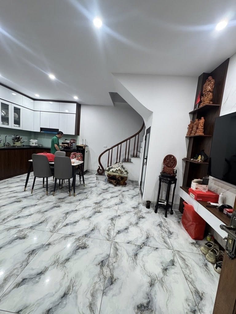 Đột phá Đông Ngạc, nhà 5 tầng, mặt tiền 5,8m, ngõ nông, tiện ích đỉnh, giá chỉ 8,6 tỷ