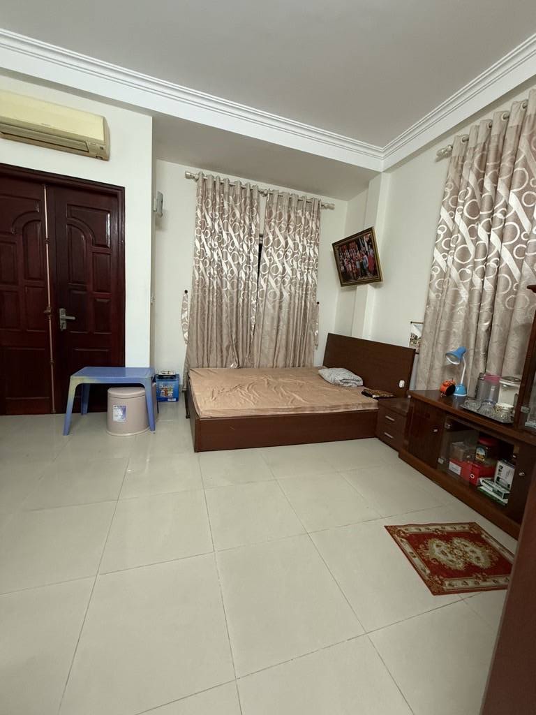 Bán nhà 5 tầng, 4 phòng ngủ, mặt tiền 4m đường Trần Duy Hưng, Cầu Giấy