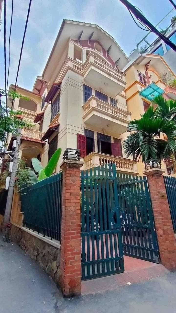 Tây Hồ biệt thự lô góc 120m2, sân vườn xanh mướt, ô tô vào nhà, ngõ thông, giá 27,5 tỷ