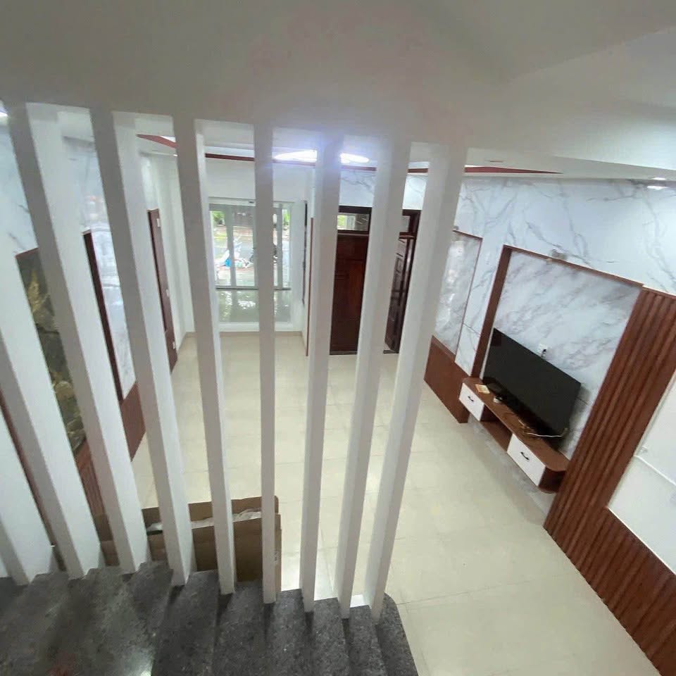 Cho thuê nhà Hòa Xuân, vào ở ngay, mở văn phòng, spa đều chất