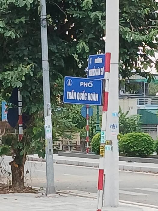 Bán đất mặt đường Trần Quốc Hoàn, Nam Định 70m2, mặt tiền 4,2m