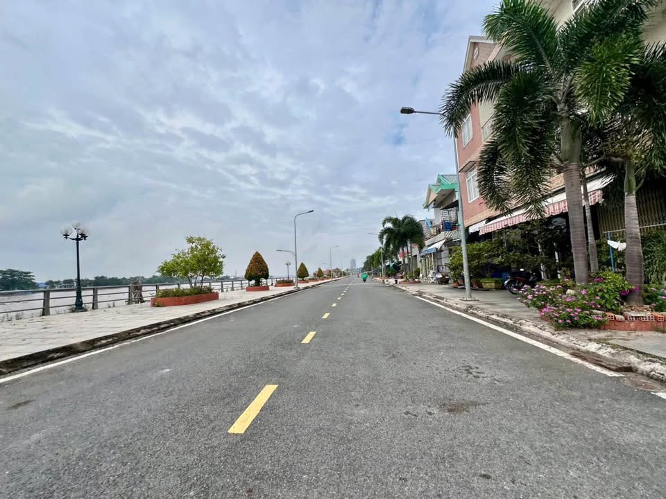 Nhà mặt tiền bờ kè Mỹ Tho 2,8 tỷ, kinh doanh vô tư
