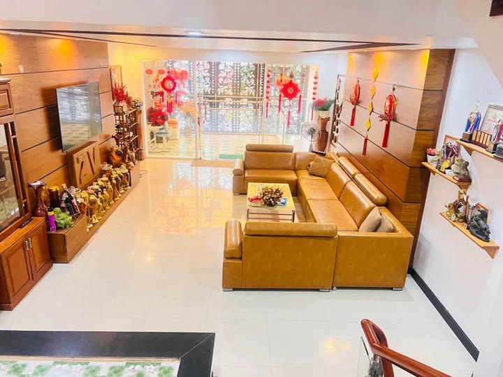 Bán nhà 4 tầng mặt tiền Nguyễn Sơn, Đà Nẵng 100m², 4 ngủ, gara ô tô, chỉ nhỉnh 12 tỷ