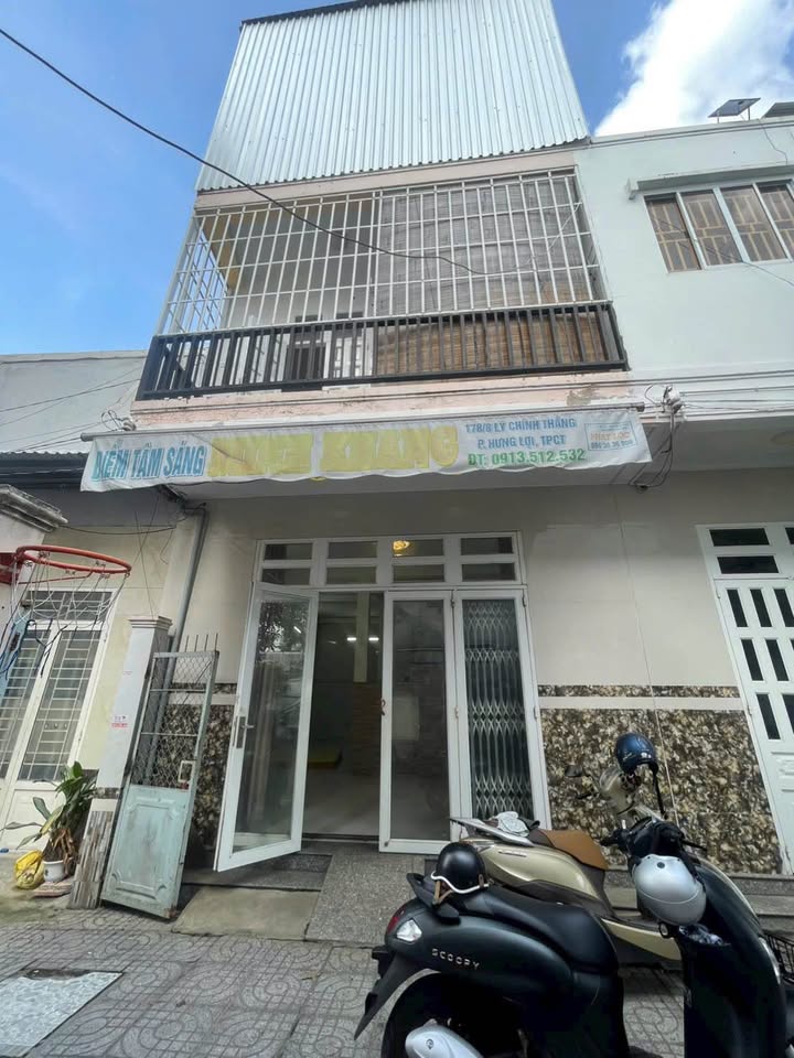 Nhà 3 lầu siêu rộng 180m2, 3 ngủ, hẻm 3/2 Cần Thơ - Giá sốc 6 triệu/tháng