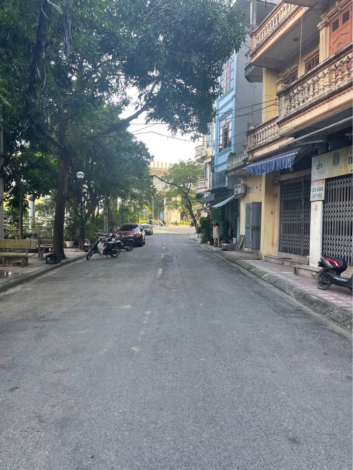 Nhà 3 tầng 40m² trung tâm Hà Đông, gần ga tàu, ô tô tránh