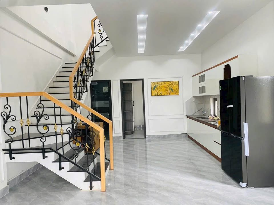 Nhà 3 tầng full nội thất kiệt Phạm Bá Nguyên, Huế 84m2, 3,3 tỷ