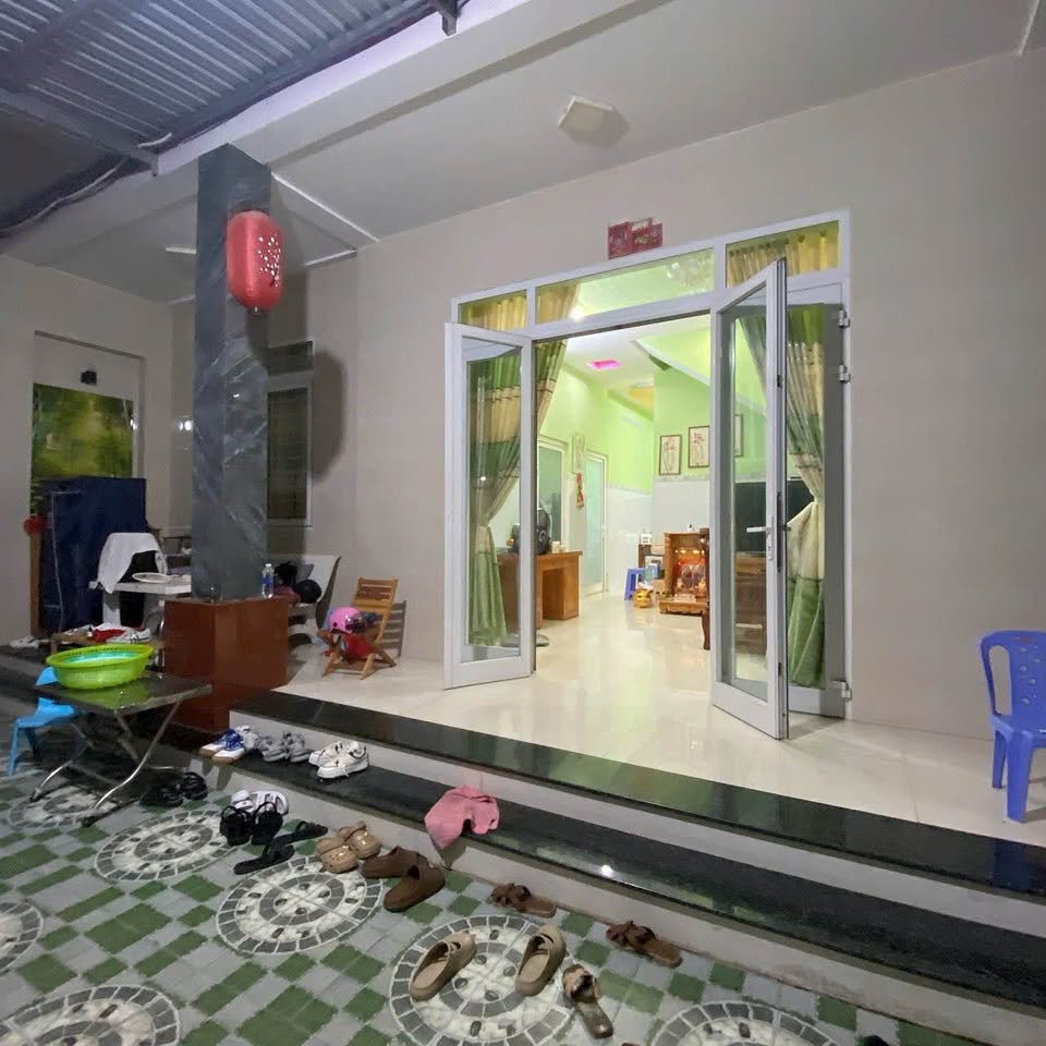 Nhà 133m2 Phú Khương, Bến Tre, 2 phòng ngủ, giá 1.6 tỷ, hẻm thông xe hơi