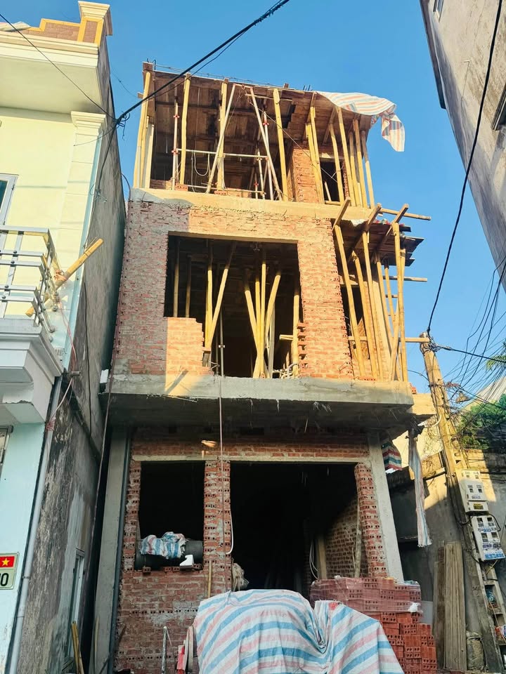 Căn góc 3 tầng mới xây, ô tô tránh, gần 50m2, hơn 2 tỷ tại Thái Bình