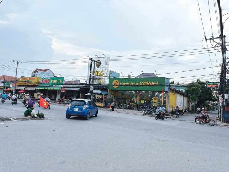 Nhà đẹp Tràng Dài, Biên Hòa, 3 phòng ngủ, sân xe, kinh doanh tốt