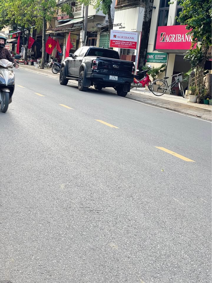 Đất Yên Bái xịn sò, đường rộng rãi, ô tô 8 tấn vi vu