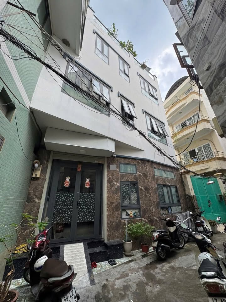 Nhà đẹp Quận 3, 8m ngang, sổ hồng, giá hời chờ bạn