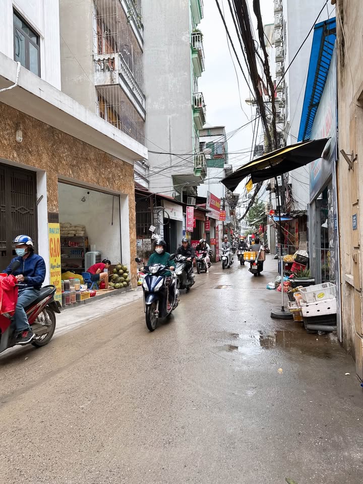 Nhà 50m2, 5 tầng, ngõ 245 Định Công, Hoàng Mai giá mềm 9 tỷ