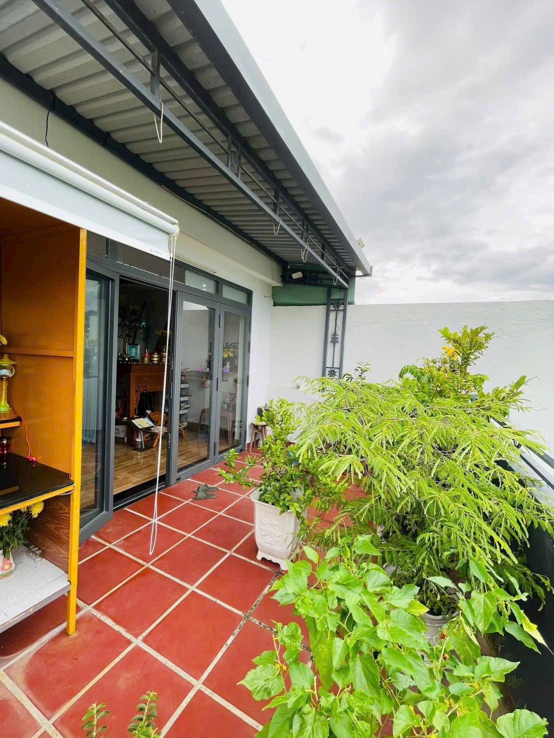 Nhà 3 tầng 77,5m2 Thái Thông, Nha Trang 3 phòng ngủ, sân thượng, nội thất xịn giá hời