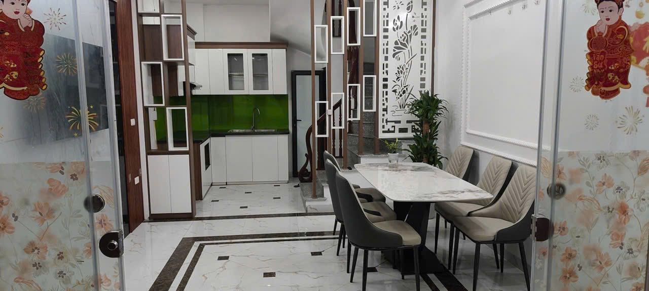 Bán nhà 5 tầng Phúc Lợi, Long Biên, ô tô đỗ cổng, gần Vincom, 5,75 tỷ