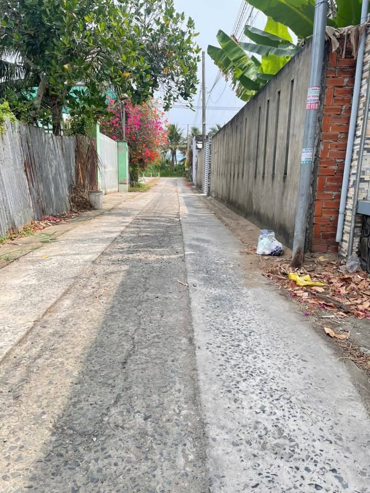 Biệt thự Phú Tân, Bến Tre diện tích 396m2, 4 phòng ngủ, sổ hồng sẵn