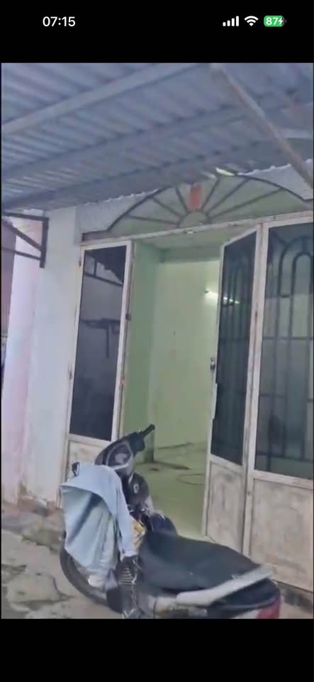 Nhà Hóc Môn 4m x 17m, hậu 6m, 2 phòng ngủ, giá 2,65 tỷ