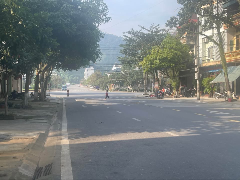 Nhà cấp 4 bao kinh doanh 7,5m x 20m, đường Lùng Thàng B4, giá hời 5,25 tỷ