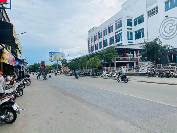 Bán nhà 2 tầng mặt tiền kinh doanh tại đường Bà Triệu, Thành phố Huế