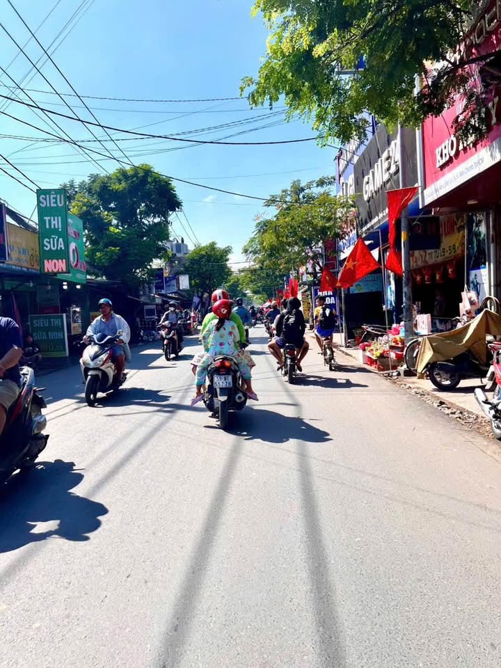 Bán gấp nhà mặt tiền kinh doanh đắc địa, 4.5 tỷ thương lượng