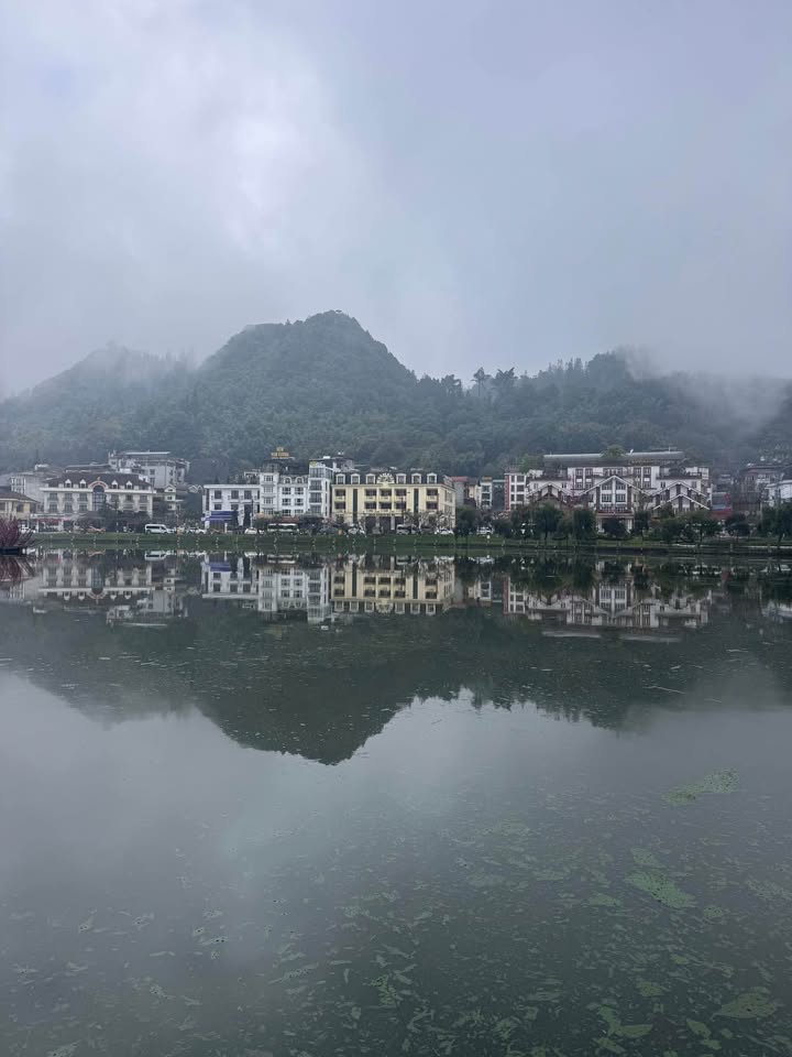 Đất 2 mặt tiền Mường Hoa - Violet Sa Pa - Diện tích khủng, sổ đỏ sẵn sàng, giá chỉ 3x tỷ