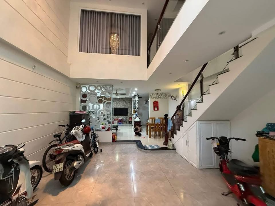 Nhà 3 lầu full nội thất, hẻm oto, 63m2 - Ngay đường Huyền Trân Công Chúa, Vũng Tàu